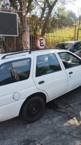 Ford Escort SW GL 1.6 MPI (álcool) 2003