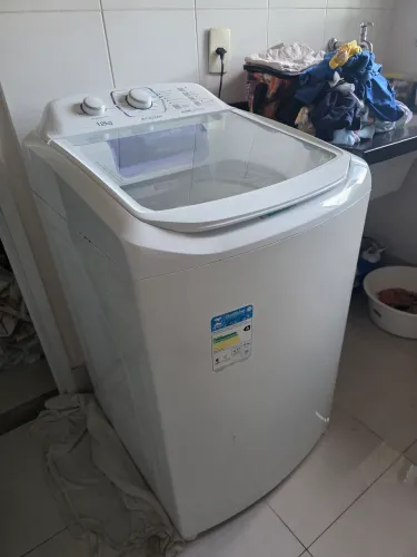 Máquina de lavar Electrolux 12kg com cesto de inox e vidro temperado