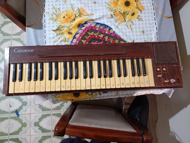 Vendo teclado Casio antigo (Casiotone 201)