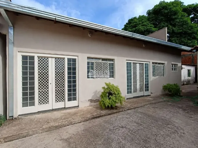 Casa Padrão à Venda no Jardim São Bento, Uberaba