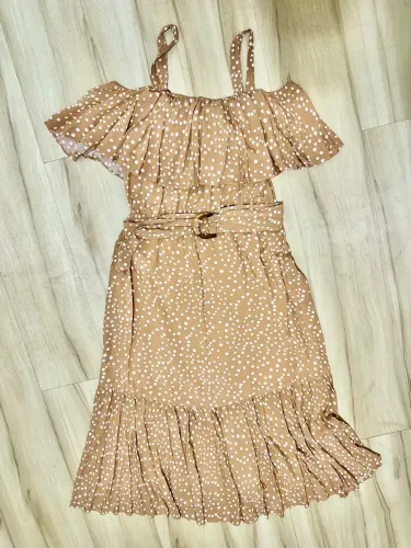 Vestido midi com faixa