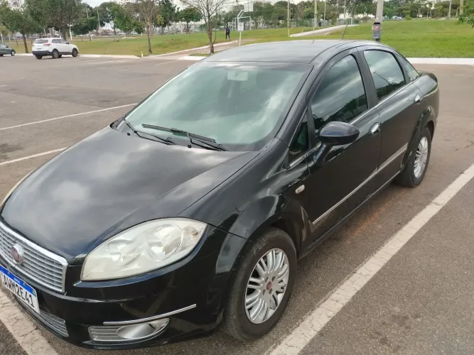 Fiat Linea Essence 1.8 Flex 16V 4P 2013