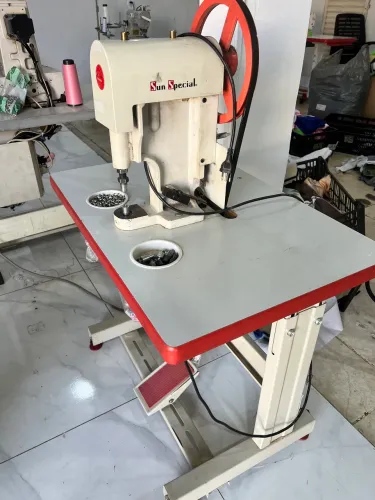 Máquina de ilhós 