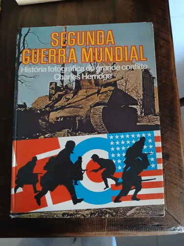 Livro sobre a Segunda guerra mundial,250 pags