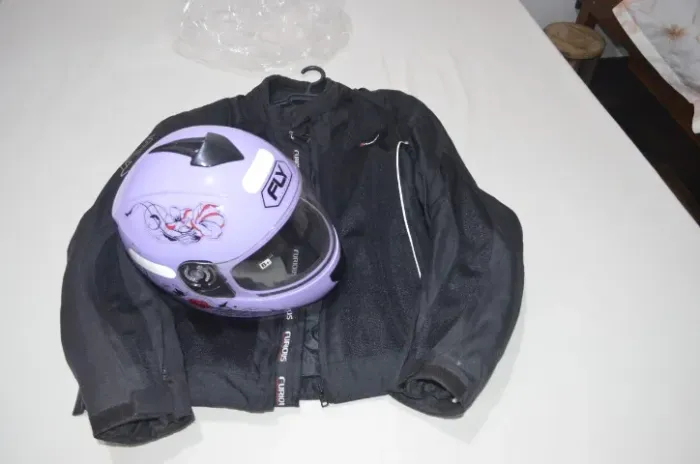 JAQUETA FURIOUS SEMINOVA USADA SÓ UMA VEZ, COMPROU A JAQUETA, GANHA O CAPACETE