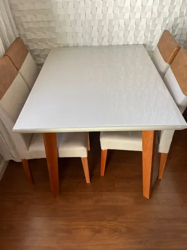 Vendo mesa 4 cadeiras 
