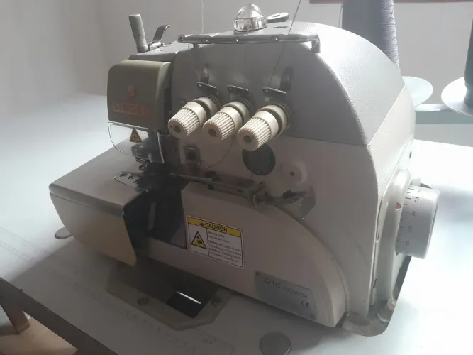 Singer Industrial Overloque