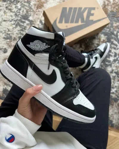 Jordan retro preto e branco novo