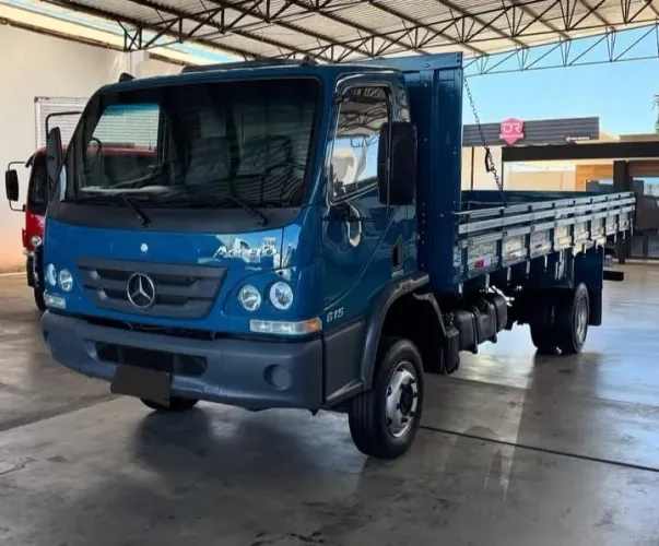 ACCELO 815 CARROCERIA ANO 2016.