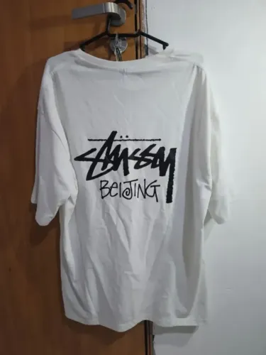 Camiseta Stussy Beijing - Branca Streetwear