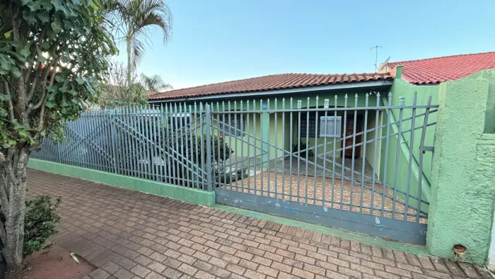 CASA À VENDA - FLORESTA/PR