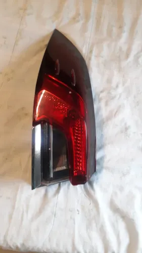 Lanterna traseira esquerda original (com defeito) Toyota Corolla XEi 2022