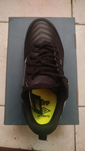 Tênis de futsal umbro bamp n 41 valor 500