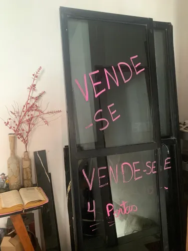 Porta de vidro e alumínio