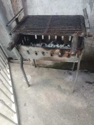 Churrasqueira móvel monta e desmonta 