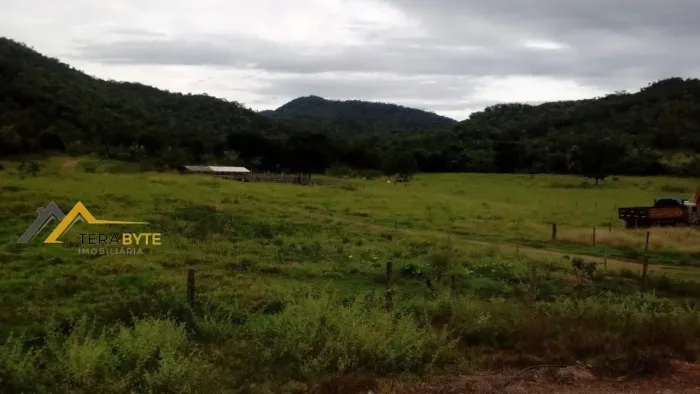 Fazenda para Venda em Jussara, Zona Rural, 3 dormitórios, 3 suítes, 2 banheiros, 3 vagas
