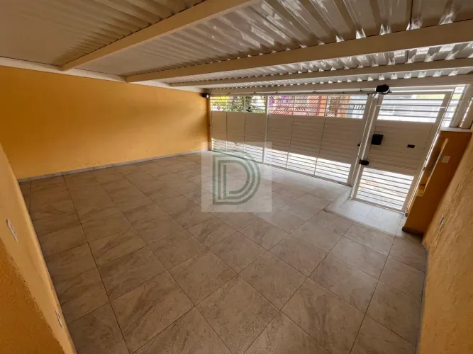 Sobrado à venda - 4 dormitórios (1 suíte), quintal e 2 vagas | Excelente localização no Bu