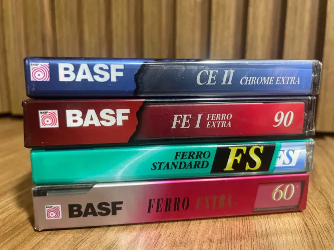 Fitas Cassete Basf Lacradas - Quatro unidades