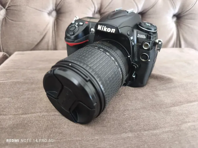 Nikon D300S + lente 18.135. + bateria e carregador