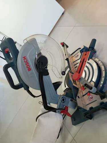 Serra Meia-esquadria - Bosch GCM 254 - 1800w