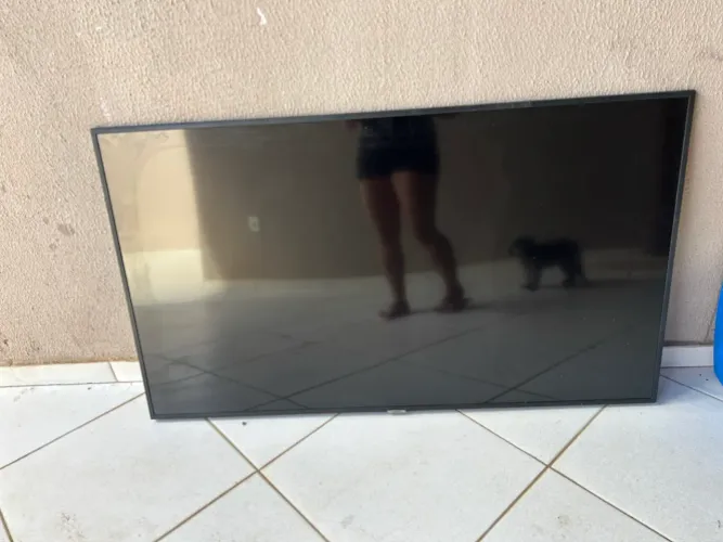 Vendo tv estragada pra retirada de peça ou conserto 