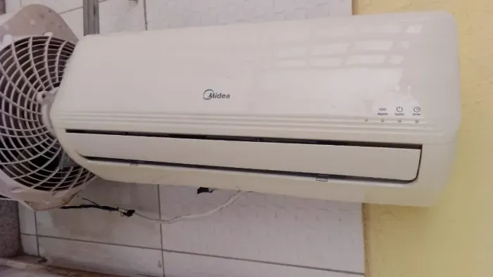 Vendo ar-condicionado 9000 btus Midea 