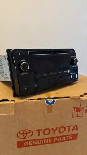 Som original de fábrica (tipo 2DIN) fabricado pela Denso Ten utilizado em Toyota Etios.