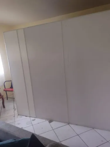 Vende se  uma divisória 