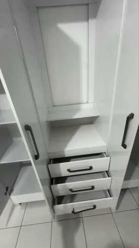 Guarda roupa solteiro em ótimo estado