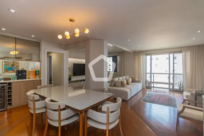APARTAMENTO TOTALMENTE REFORMADO
