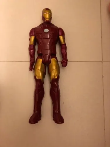 Boneco do Homem de Ferro da série Titan Hero da Hasbro