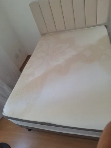 Cama + Cabeceira praticamente NOVA 1 mês de uso