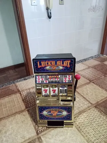Brinquedo caça niquel