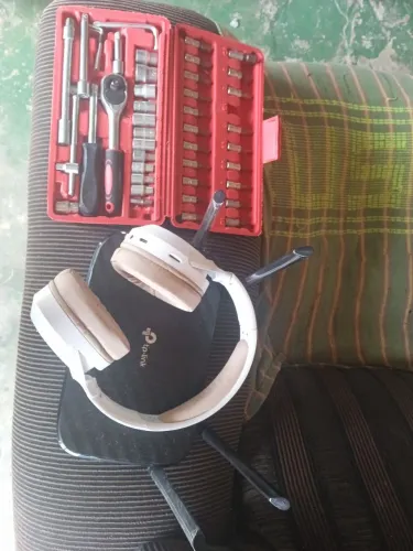 Vende-se fone via bluetooth uma caixa de Chaves e um roteador 