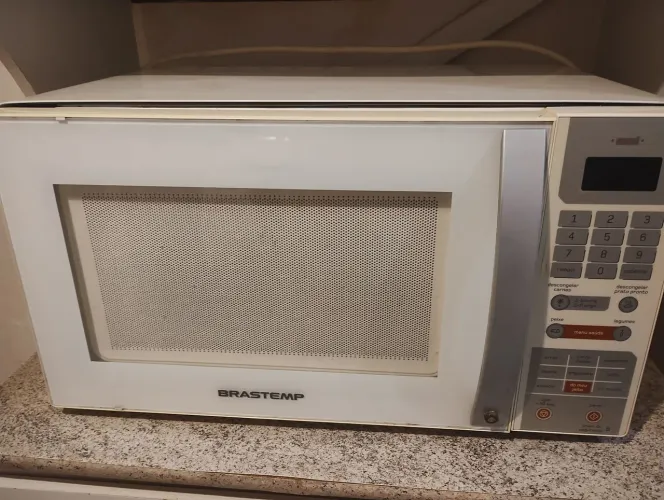 Microondas Brastemp 33 litros , pra retirar peças ou consertar!