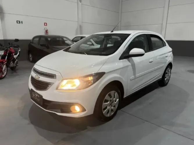 Chevrolet Onix Hatch LT 1.4 8V Flex Power Mec. 4P 2014