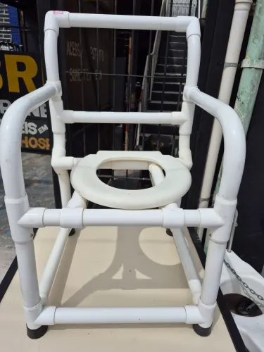 Cadeira de higiene banho em PVC