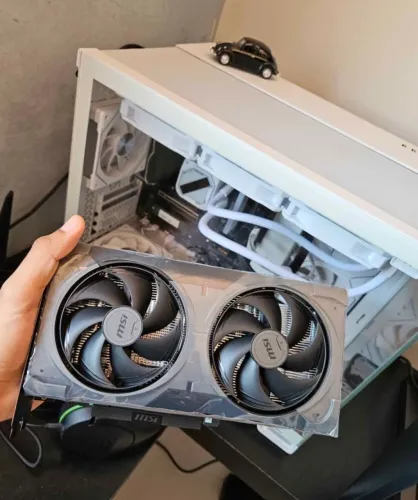 Placa RTX 5060 TI 16GB