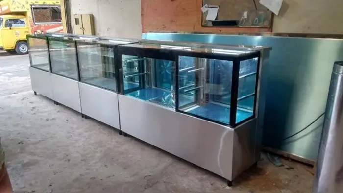 VITRINE EXPOSITORA REFRIGERADA VIDRO DUPLO (0 c a 6 C) CHAO ANUNCIO REF: 1000MM