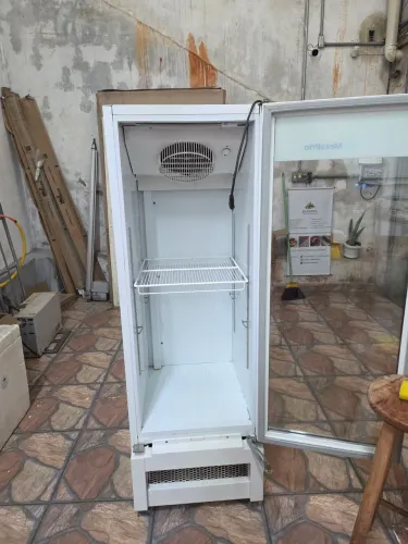 Expositor Refrigerado Metalfrio VB25R 235 Litros Porta de Vidro