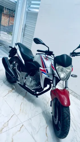 Honda CB 300R 2012 à venda, bem conservada, doc ok, motor forte e revisada. 