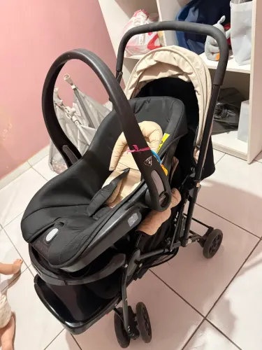 Vendo carrinho e bebê conforto