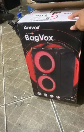 Caixa Som Bluetooth Portátil Amplificada 600W Rms Bateria Potente Amvox Aca 600 Bagvox
