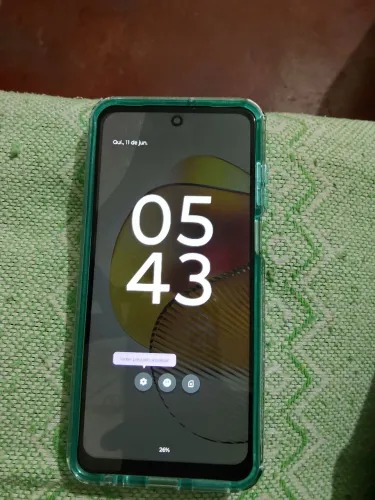 MOTO G73 com carregador. Já com capa e película