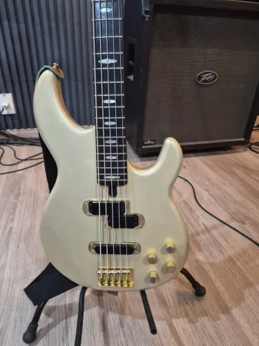 Baixo Yamaha BB 5000 A