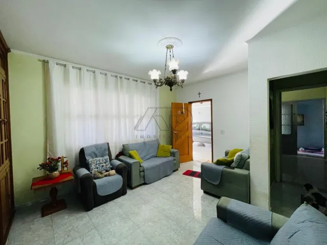 Casa à venda em Vila Rezende (Piracicaba)  3 quartos, 3 vagas e 191 m²