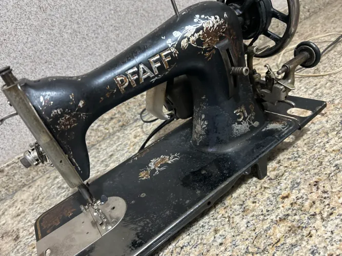 Máquina de Costura Antiga Pfaff 31 Original Alemã - Relíquia de Família / Vintage