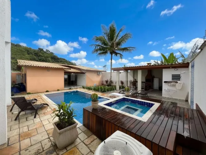 Casa de Praia com Piscina, Jacuzzi e Espaço Gourmet - Capricórnio II, Caraguatatuba