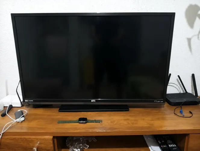 TV STI Ultra Slim LED Full HD HDMI - Ótimo Estado