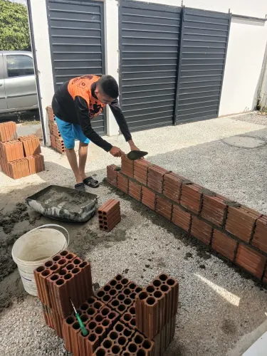 Pedreiro disponível zap * 